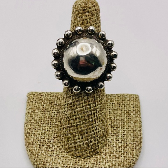 Authentic Vintage Navajo Fred Harvey Era Sterling Silver Dome Ring - Picture 4 of 16